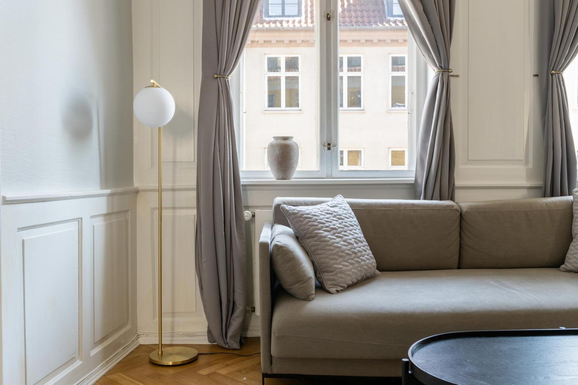 Large Apartment With Canal View In Central Cph City 코펜하겐 외부 사진