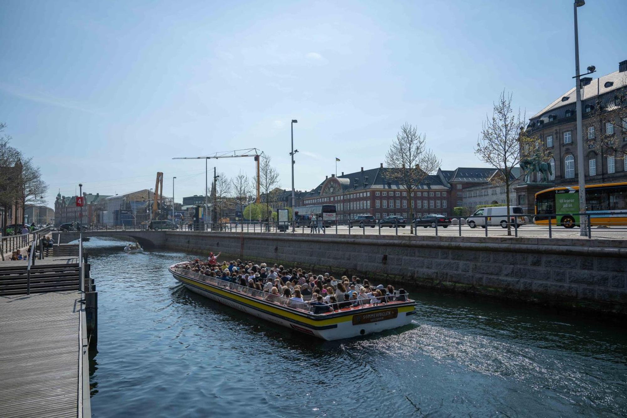 Large Apartment With Canal View In Central Cph City 코펜하겐 외부 사진