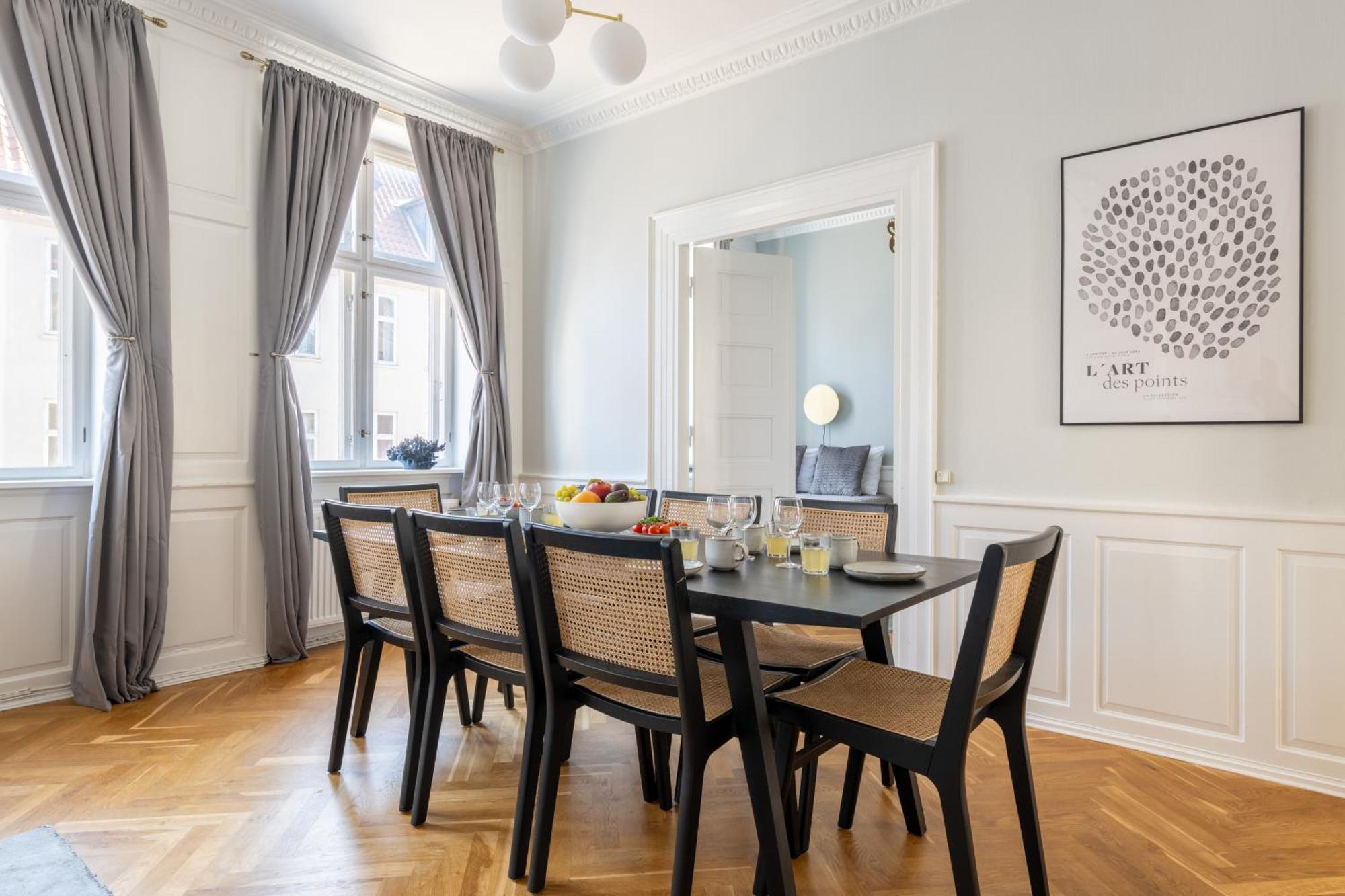 Large Apartment With Canal View In Central Cph City 코펜하겐 외부 사진