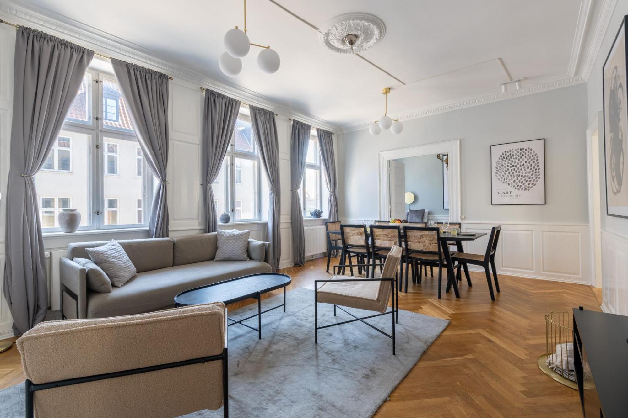 Large Apartment With Canal View In Central Cph City 코펜하겐 외부 사진