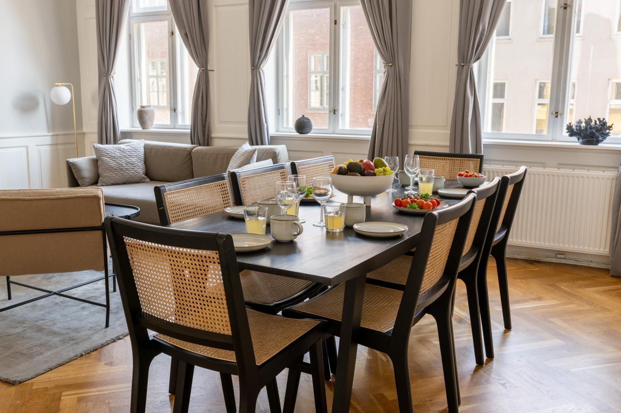 Large Apartment With Canal View In Central Cph City 코펜하겐 외부 사진